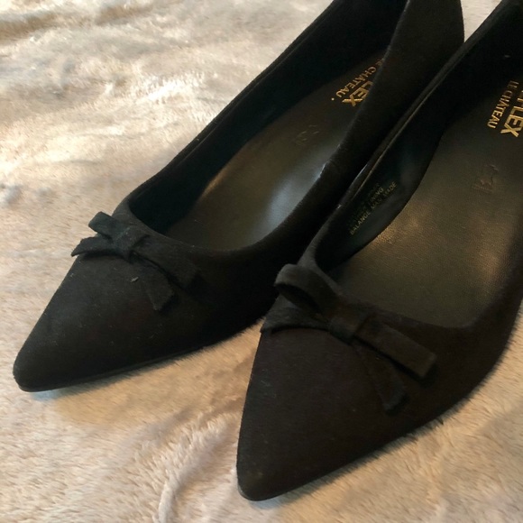 black Le Chateau heels with bows